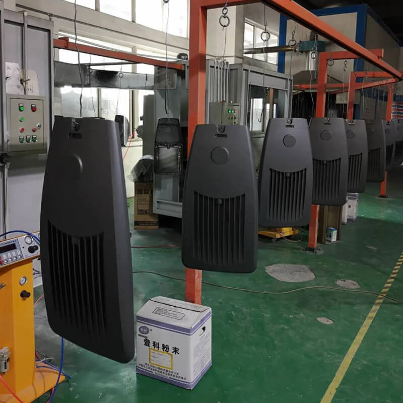 How to spray powder on LED street light housing ? Como pulverizar po na carcasa da farola LED?